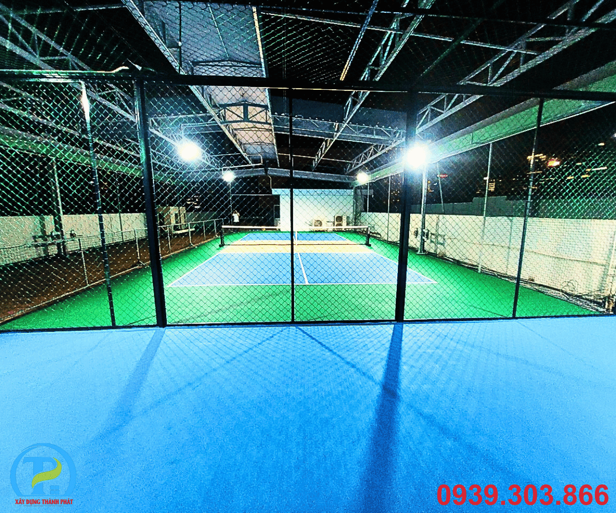 THI CÔNG SÂN PICKLEBALL TRÊN NỀN BÊ TÔNG, NHỰA TỔNG HỢP – SO SÁNH CHI TIẾT