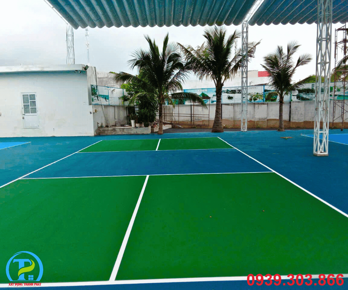 THI CÔNG SÂN PICKLEBALL TRONG SÂN VƯỜN BIỆT THỰ – GIẢI PHÁP NÂNG CAO SỨC KHỎE TẠI NHÀ